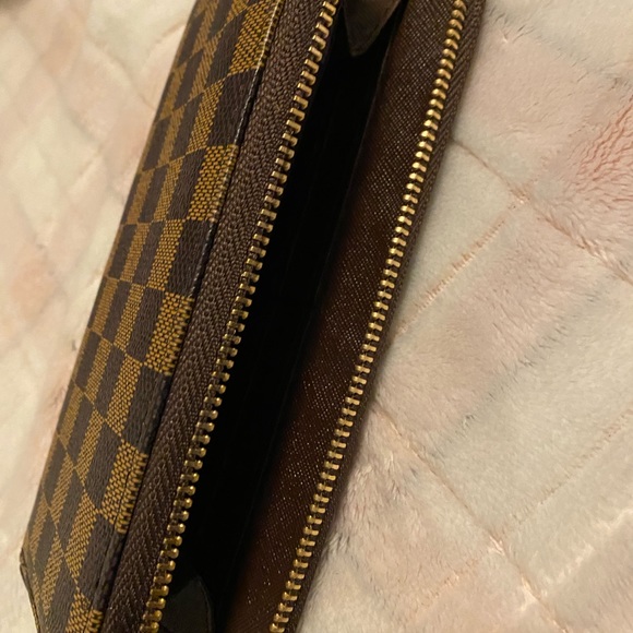 Brand new designer wallet - Picture 3 of 5